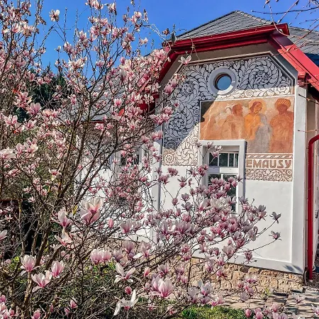 Appartement Emausy *