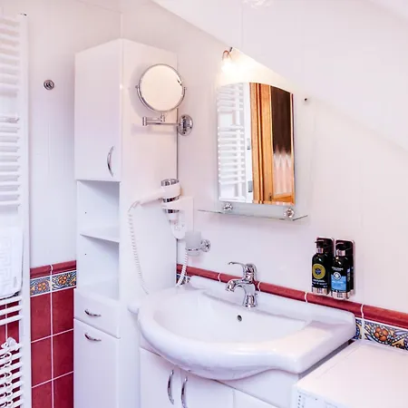 Emausy Apartment *